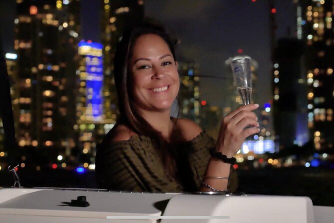 2 hrs Miami Private Boat Tour with Cooler, Ice, Bluetooth Stereo - Music, drinks, and food: how to keep the vibe smooth