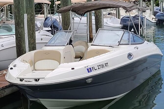 24 Ft Miami Bay: Private Boat, Gas Included , 6 people, Captained - Key highlights worth your attention