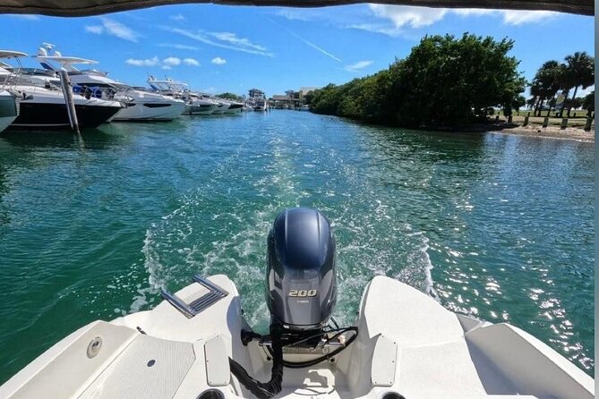 24 Ft Miami Bay: Private Boat, Gas Included , 6 people, Captained - Meet-Up at 2610 NW 18th Terrace, Then the Short No Wake Zone Run