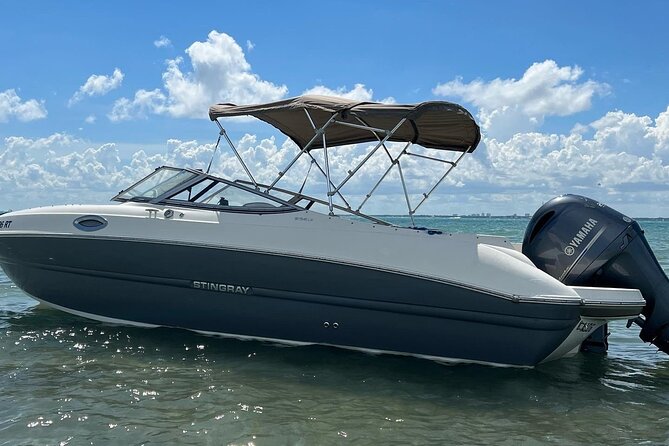 24 Ft Miami Bay: Private Boat, Gas Included , 6 people, Captained - Captain vs. Bareboat Rules, and Why the Lead Traveler Name Matters