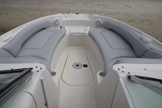 26 Ft Boat, Miami Bay Tour for 2 or 4 hours. 10 people - Key highlights to focus on