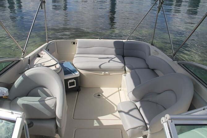 26 Ft Boat, Miami Bay Tour for 2 or 4 hours. 10 people - Captain, USCG rules, and why one person must be on board