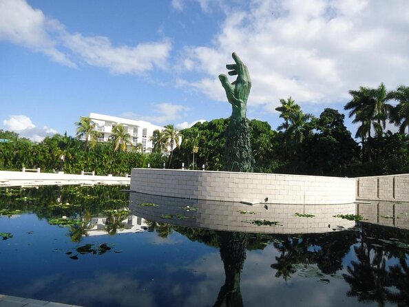 2H Private Classic Car Tour Miami Beach & Wynwood - A classic convertible is the whole point here