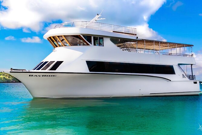 3 Story 100ft Hip Hop Yacht Party with 3 Hour Open Bar - What This Miami Hip Hop Yacht Party Is Really Like at Night