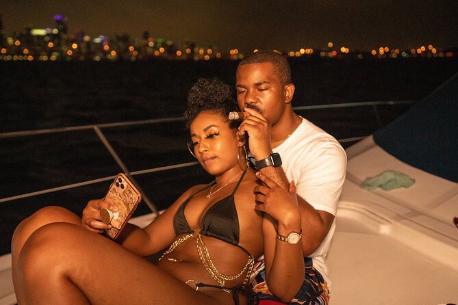 3 Story 100ft Hip Hop Yacht Party with 3 Hour Open Bar - Timing, Crowd Size, and Why Some Nights Feel Smooth, and Others Do Not