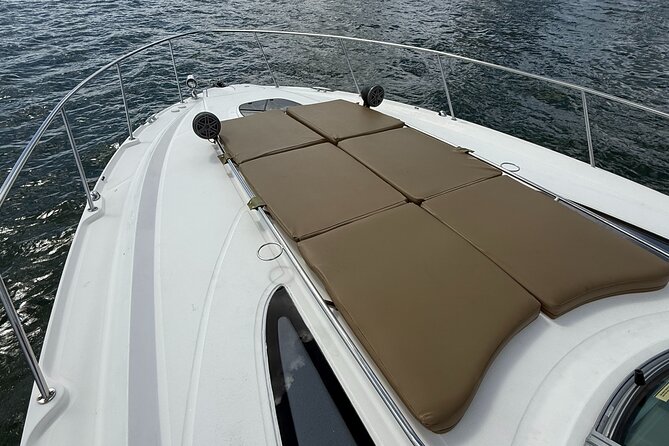 37 Ft Yacht Yacht for 2 or 4 hours, Bluetooth, In the Miami Bay - A 37-Ft Yacht Charter in Miami Bay, Run on Your Time