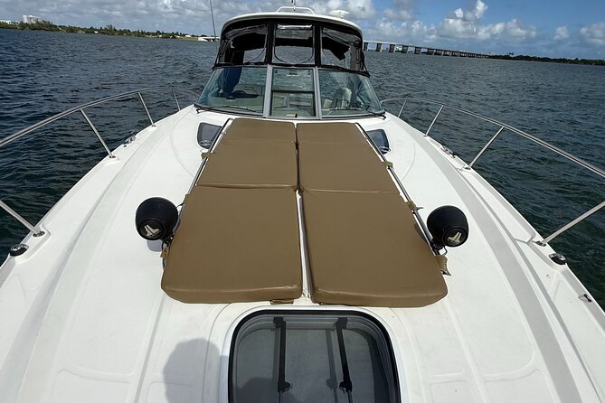 37 Ft Yacht Yacht for 2 or 4 hours, Bluetooth, In the Miami Bay - Water Toys and Island Time: Where the Cruise Gets Fun