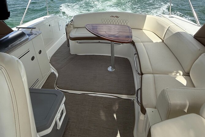 37 Ft Yacht Yacht for 2 or 4 hours, Bluetooth, In the Miami Bay - Bluetooth on Board and the Included Cooler, Ice, and Water