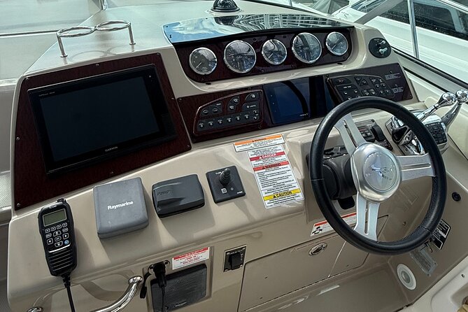 37 Ft Yacht Yacht for 2 or 4 hours, Bluetooth, In the Miami Bay - 2 Hours vs 4 Hours: Picking the Right Amount of Time