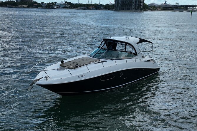 37 Ft Yacht Yacht for 2 or 4 hours, Bluetooth, In the Miami Bay - Route Highlights You Can Expect: Millionaire Row, Monument Island, and Landmark Photos