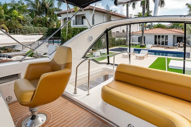 4-Hour 42 Meridian Yacht Rental with Captain in Miami Florida - The Yacht: Meridian 42 Flybridge, Music, and Space for Groups