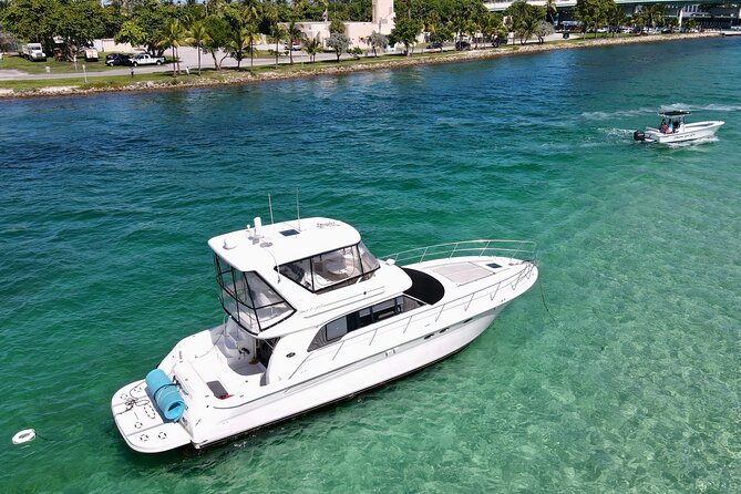 52' Yacht Rental in Miami Beach with Experienced Captain - Route highlights on Biscayne Bay: islands, virgin beaches, and sandbar time