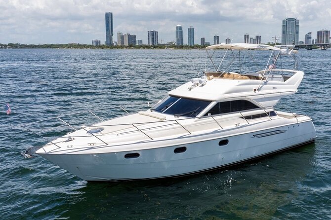 55ft + FREE HOUR Miami Yacht Rental 3 to 6 Hours 13 People - Key highlights at a glance