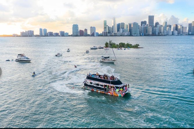 All Inclusive Party Boat Miami - Leaving from 401 Biscayne Blvd at 2:30 pm: the “party starts early” setup