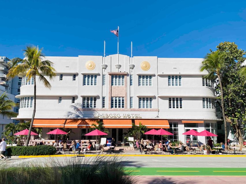 Art Deco Tour of South Beach in French - Ocean Drive as your Art Deco compass