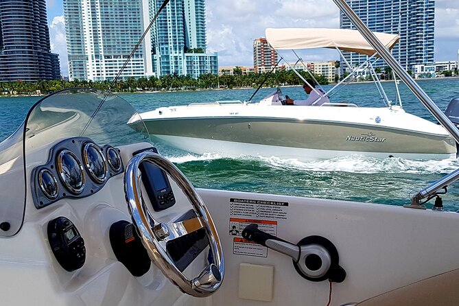 Best Miami self-driving boat rental! - Safety Briefing and Your First Minutes at the Helm