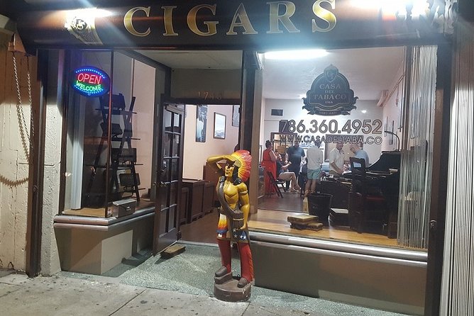 Cigar Factory Tour in Little Havana, Miami - Deveining and the part many people miss