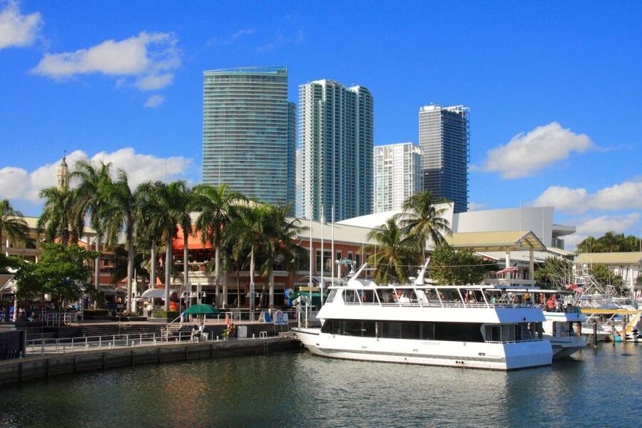 From Miami: Everglades Wildlife Show, Airboat & Bus Transfer - Free Time in the Park: Use It for Exhibits and Real Animal Close-Ups