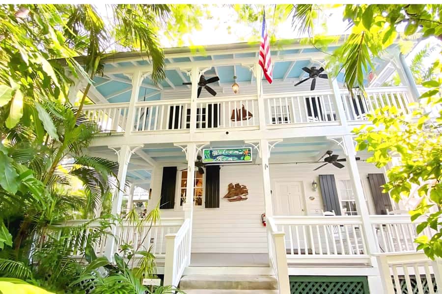 From Miami: Key West Day Trip with Narration - Southernmost Point Buoy: do the photo, then move
