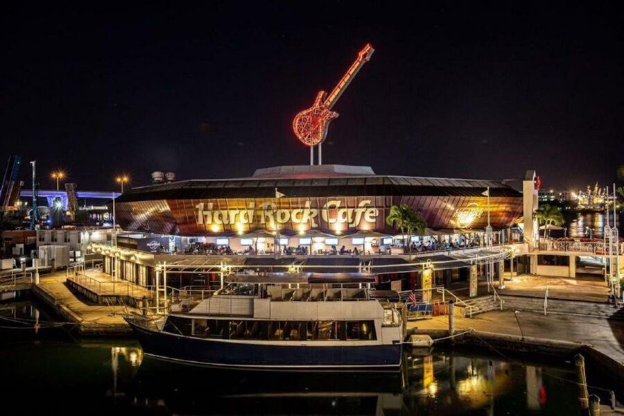 Meal at Hard Rock Cafe Miami at Biscayne Marketplace - Meal strategy by appetite: who should choose what