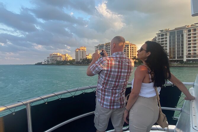 Miami 75 Min Boat Tour Biscayne Bay and Celebrity Homes Island - Cash Bar, Onboard Energy, and What the Experience Feels Like