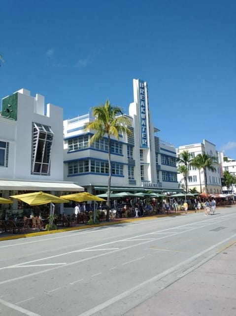 Miami : Art Deco & South Beach Walking Tour with a Guide - The Versace Mansion photo stop: glamour with context