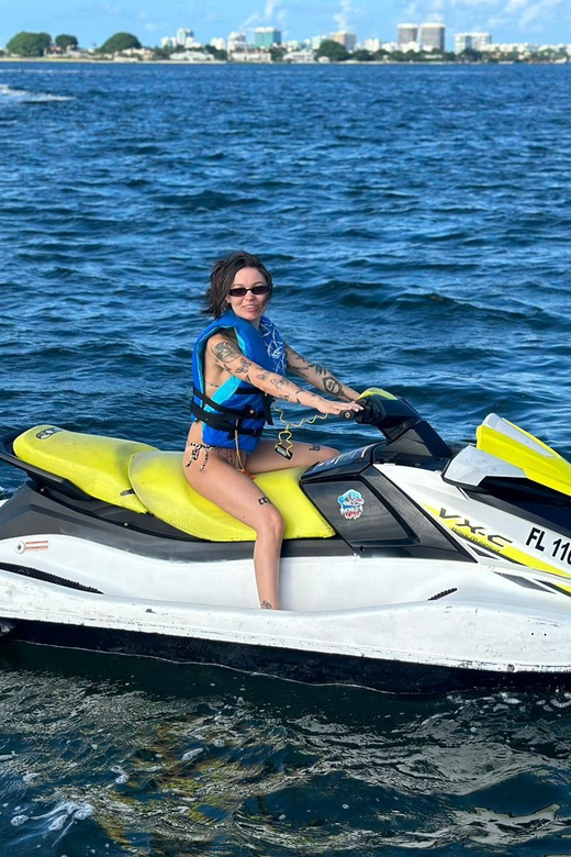 Miami Beach: Boat Ride and Jet Ski Rental - The 30-Minute Speedboat Cruise: Music, Miami Bay Views, and Celebrity Homes