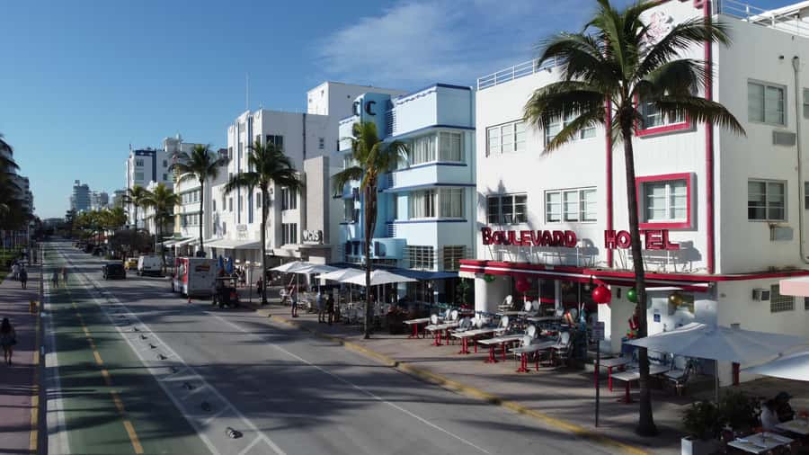 Miami Beach: Guided Bike Tour with Food Tasting (Adults) - Star Island and the celebrity homes angle, done the smart way