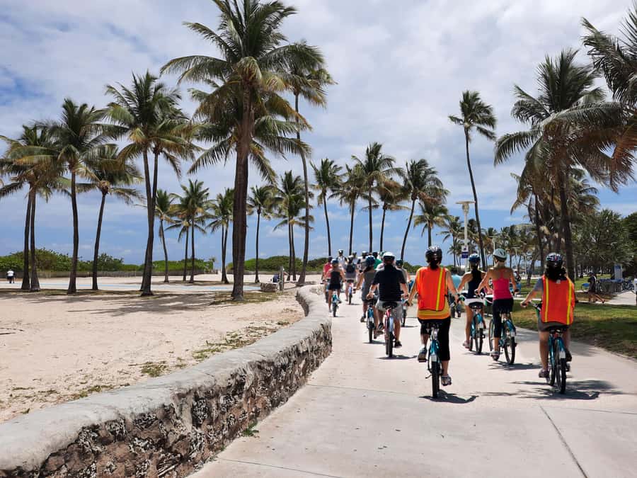 Miami Beach: Guided Bike Tour with Food Tasting (Adults) - Getting started at Caffe Umbria and settling in fast