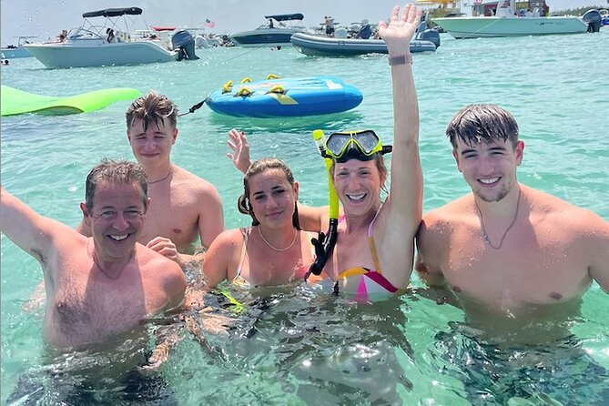 Miami Beach Luxury Yacht Adventure: Explore Stunning Coastline - Cruising the Miami Beach Coastline and Biscayne Bay