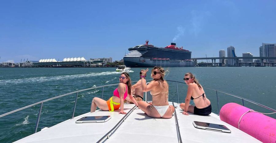 Miami Beach: Private Yacht Rental with Captain - Meeting the boat and avoiding stress at the dock