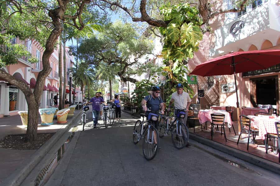 Miami: Bike Rental - Pedal Through the Art Deco District Without Rushing