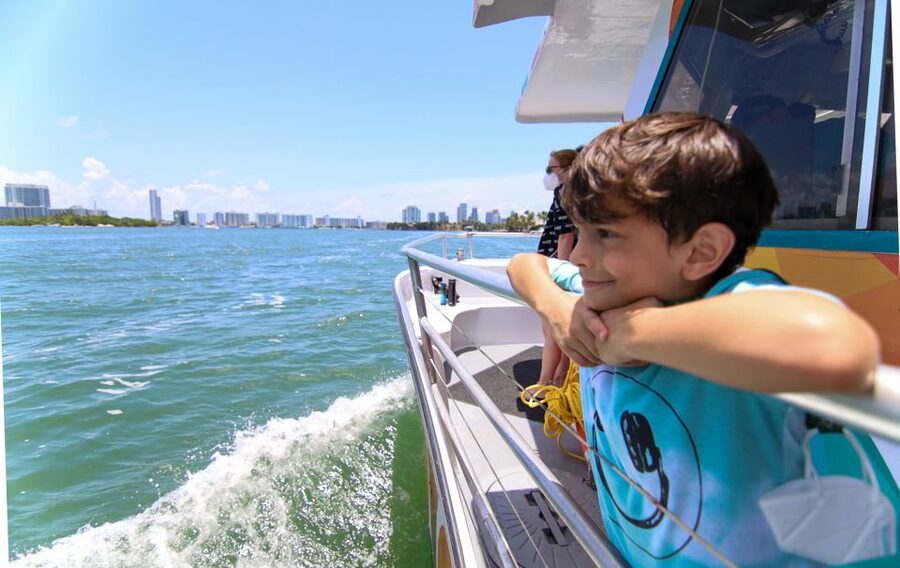 Miami: Biscayne Bay Celebrity Homes Sightseeing Cruise - Biscayne Bay Is the Perfect Backdrop for Celebrity Watching