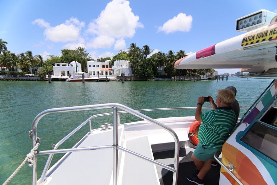 Miami: Biscayne Bay Celebrity Homes Sightseeing Cruise - Sound, Crowds, and Bilingual Narration: The Main Trade-Off