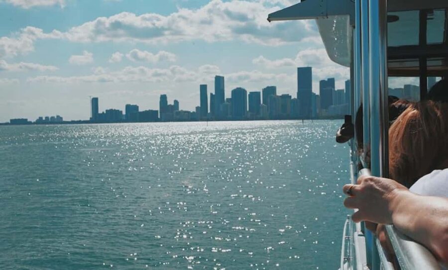 Miami: Biscayne Bay Millionaire's Homes Sightseeing Cruise - Palm Island and Fisher Island: private-feeling shorelines