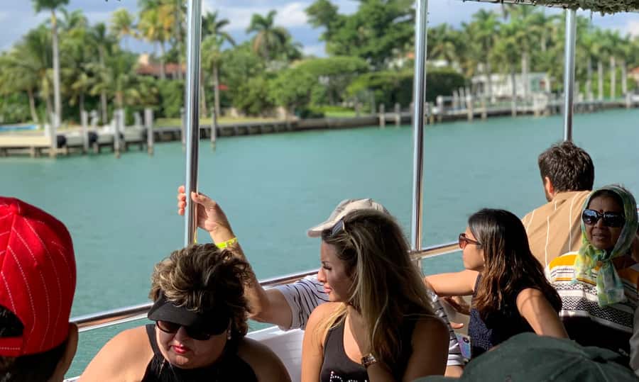Miami: Biscayne Bay Millionaire's Row Boat Tour - Guide Style, Music, and the Onboard Atmosphere