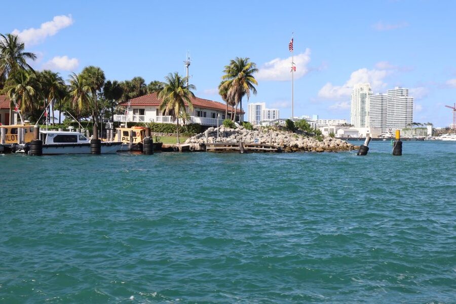 Miami Biscayne Bay: Sunset Boat Cruise & Millionaire Homes - From Bayside Marketplace to Miami Beach Marina, the route in order