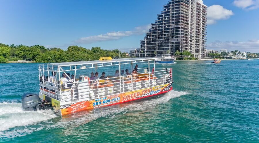 Miami Biscayne Bay: Sunset Boat Cruise & Millionaire Homes - Millionaire homes near Star Island, how to spot them without a cheat sheet