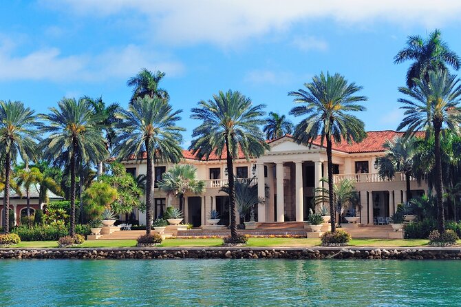 Miami Boat Tour - Celebrity Homes & Millionaire Mansions - Entering the tour at Bayside Marketplace, and boarding setup