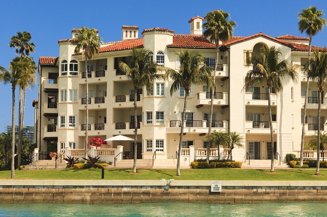 Miami Boat Tour - Celebrity Homes & Millionaire Mansions - The 90-minute route: port, skyline, and the bay’s money map