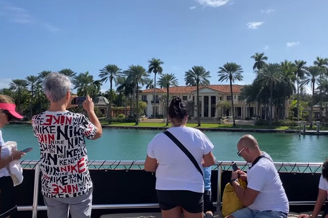 Miami Boat Tour of Celebrity Homes & Miami River Skyline 360 View - Miami From Deck Level: What You See in 90 Minutes