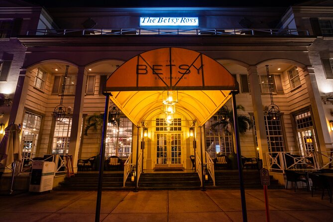 Miami Boos and Booze Haunted Pub Crawl - What the Group Size Feels Like (and Why It’s a Good Thing)