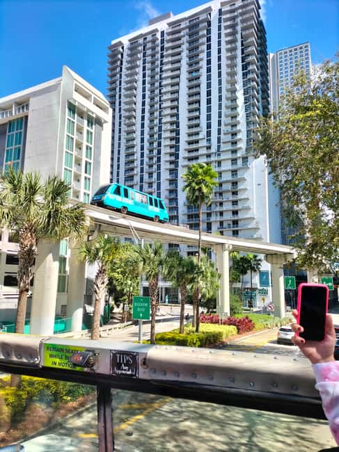 Miami : Bus, Boat & Walking Tour the Ultimate City Discovery - Star Island: the celebrity-home payoff you came for