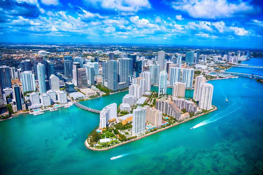 Miami: Celebrity Homes Boat Tour with Guide - Entering the experience at Bayside Marketplace