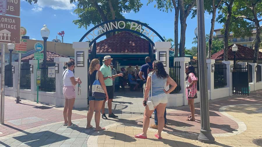 Miami: City Sightseeing and millionaire row boat tour - Little Havana: Cuban cigars, Cuban coffee, and music by the block
