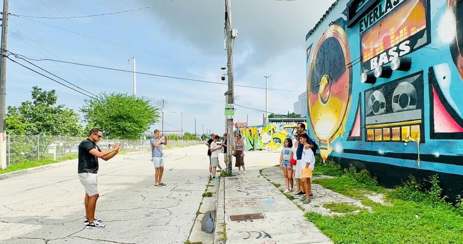 Miami: City Sightseeing and millionaire row boat tour - Coconut Grove: a scenic pause that changes the mood