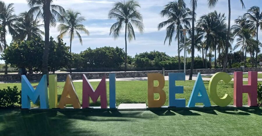 Miami: City Tour & Cruise of Biscayne Bay - Miami Beach Art Deco stops, Ocean Drive, and the Versace connection