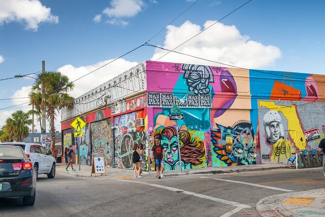 Miami City Tours – 5 Sites, 4 Stops, One Tour – 3.5 Hours of Fun - Where you start: Bayside Marketplace and Star Island views from the bus