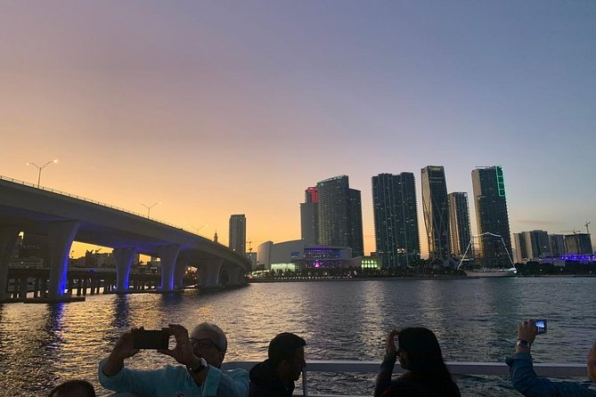 Miami Combo: City Tour, Biscayne Bay Cruise and Everglades Airboat Ride - Starting on Lincoln Road: City Bus Time in South Beach and Beyond