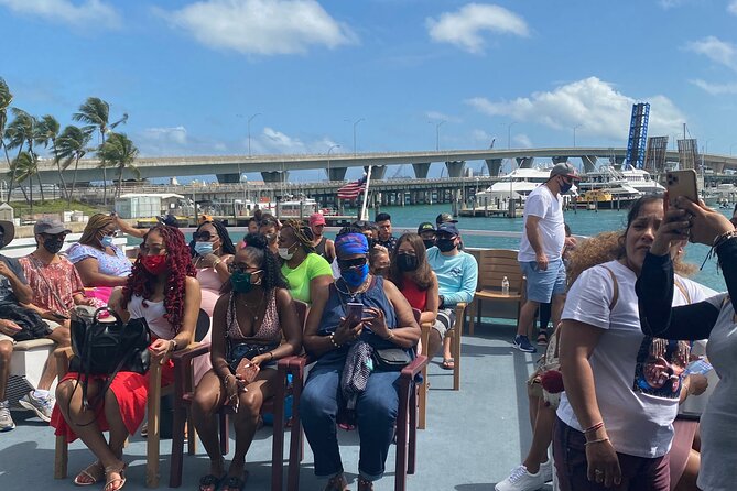 Miami Cruise of Celebrity Homes and Biscayne Bay - Onboard Bar, Snacks, and the Cash-Only Reality